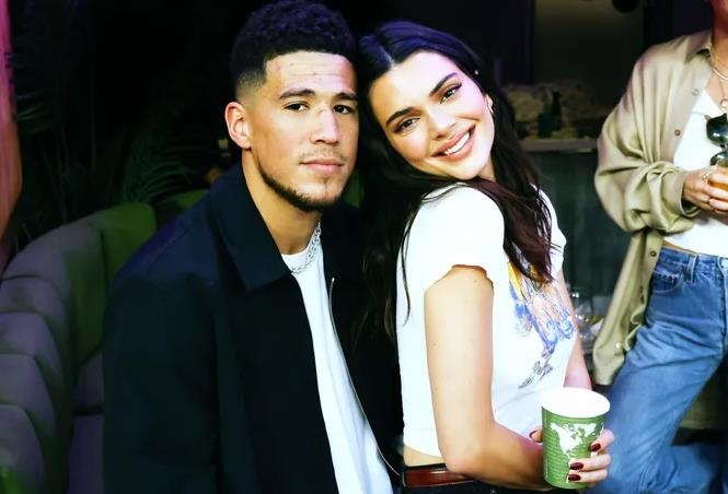 绿珊君+1?美媒曝布克詹娜分手内幕:布克与多个女孩调情