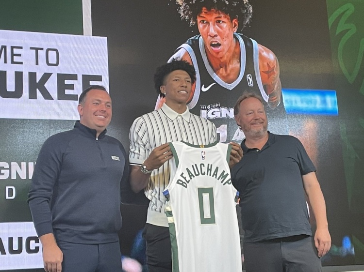 雄鹿新秀比彻姆：选秀夜字母哥给我发短信 欢迎我加入并喊我争冠