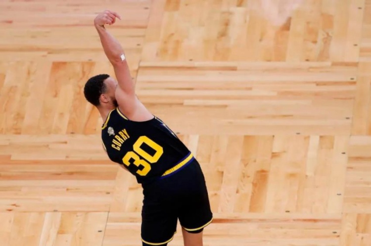 乔丹、科比和库里那么能得分,干嘛不每回合都让他们持球打?