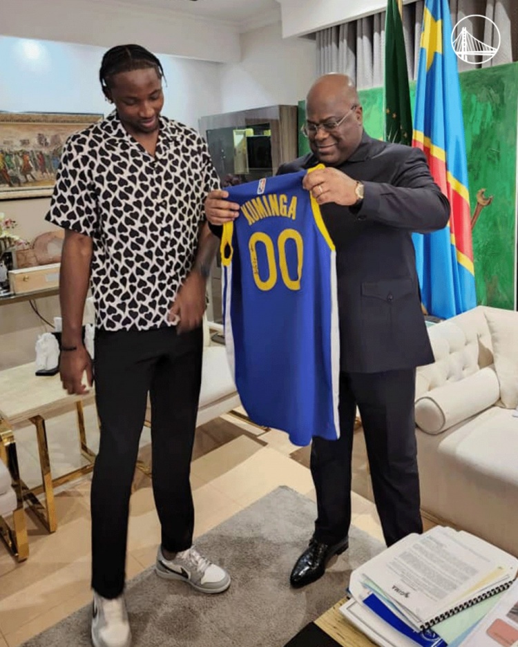 勇士官推晒图：库明加和刚果总统&总理会见