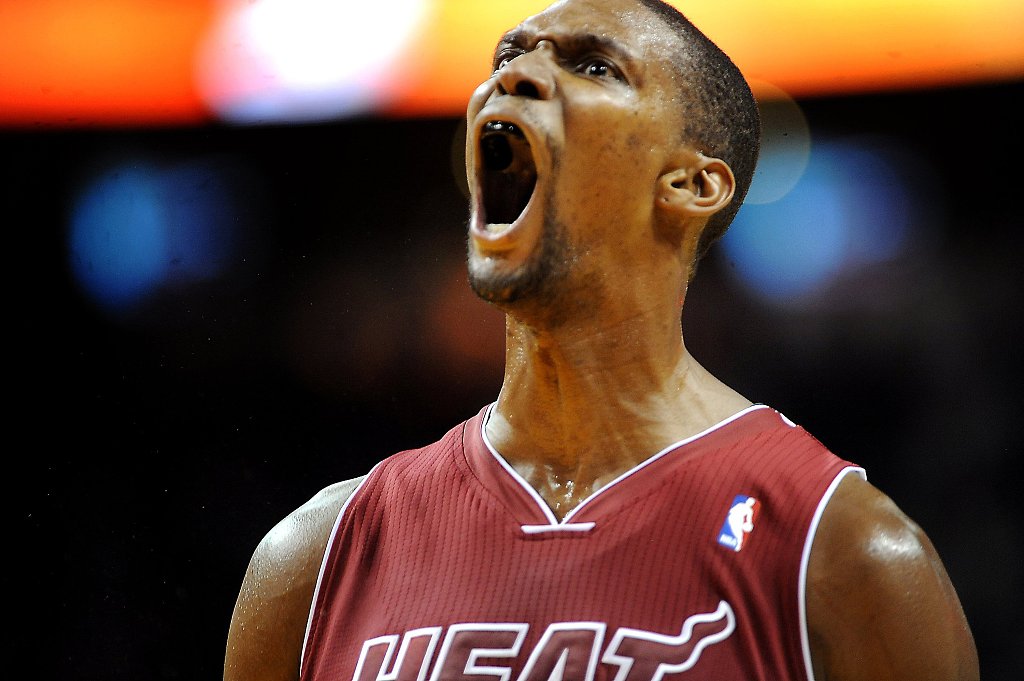 77岁莱利称其能比记者做更多俯卧撑!波什转发送上赞誉:传奇