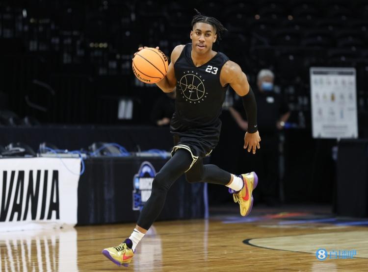 艾维：我的身体天赋让很多人想起威少或莫兰特 夏天会苦练中距离