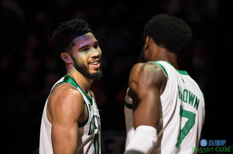 单次季后赛塔图姆&布朗皆至少400分100板50助 历史第三对组合