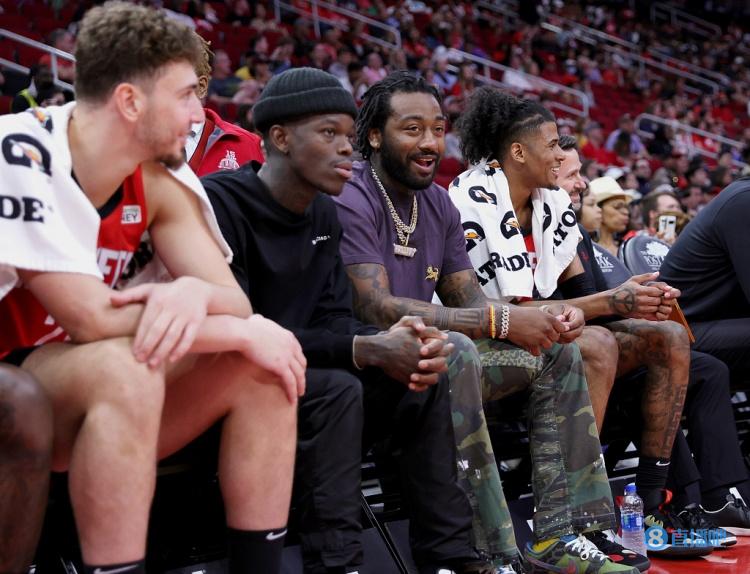 美记:在执行球员选项后 沃尔可能会在自由市场开始前达成买断