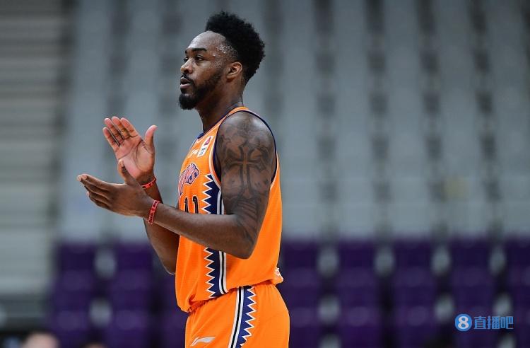 前上海外援富兰克林晒和小卡训练照:我俩都迫不及待开始下赛季