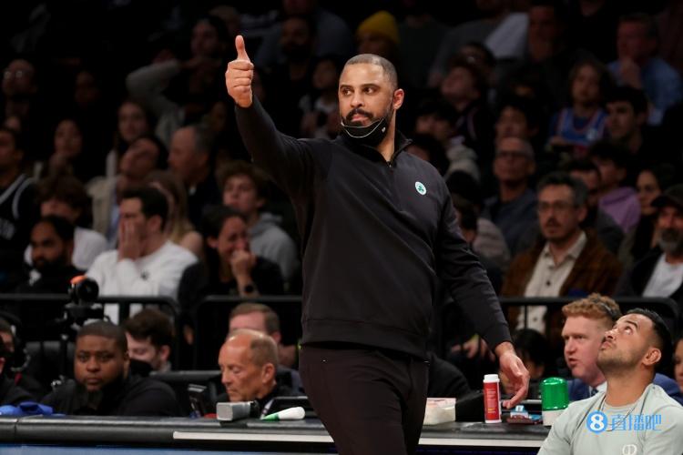 托尼-帕克:乌度卡是个很棒队友 很高兴看到他和科尔都如此成功