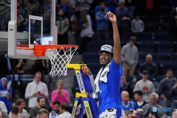 选秀专家:雄鹿可能会向上交易选秀权来选一名中锋