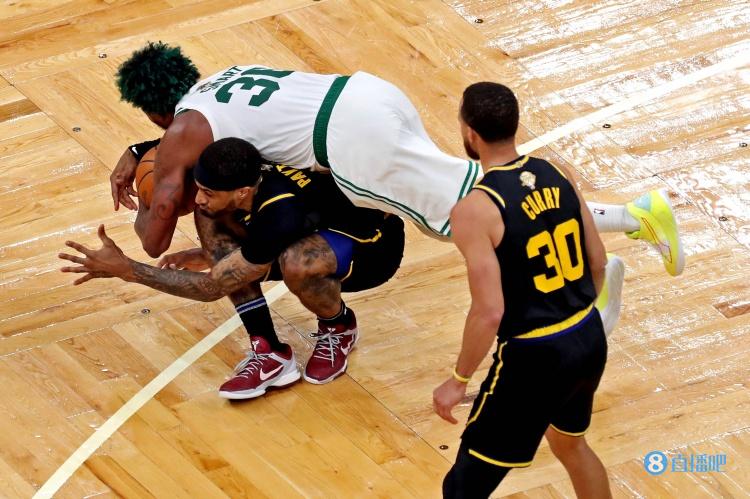 差距明显！总决赛G3凯尔特人前场篮板15-6勇士