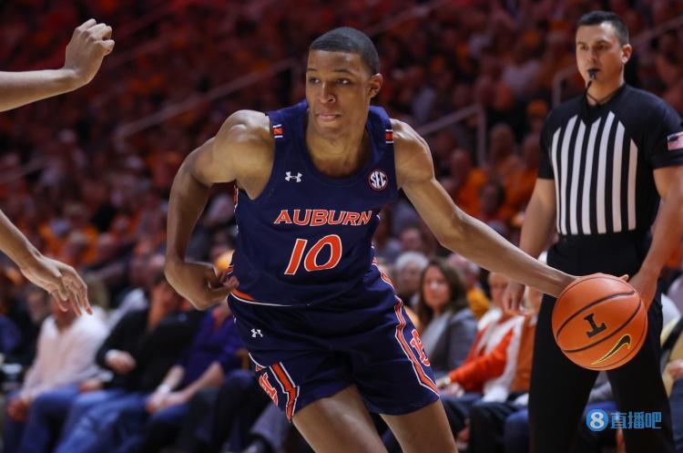 贾巴里-史密斯：认为自己不会跌出前二顺位 期待和老詹&甜瓜交手