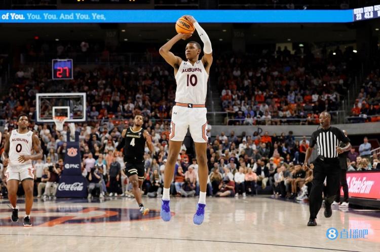 父亲:小贾巴里自认是本届最好的新秀 他是那种一心求胜的孩子