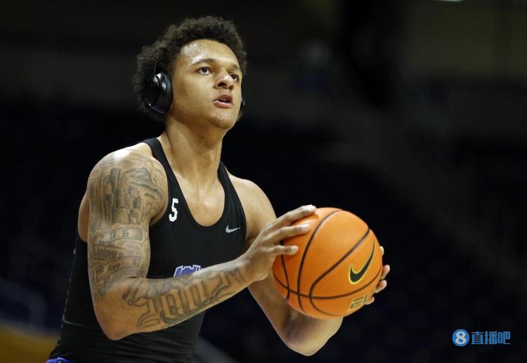 队记谈火箭送走伍德：很可能用探花签选班凯罗 萨古成首发中锋