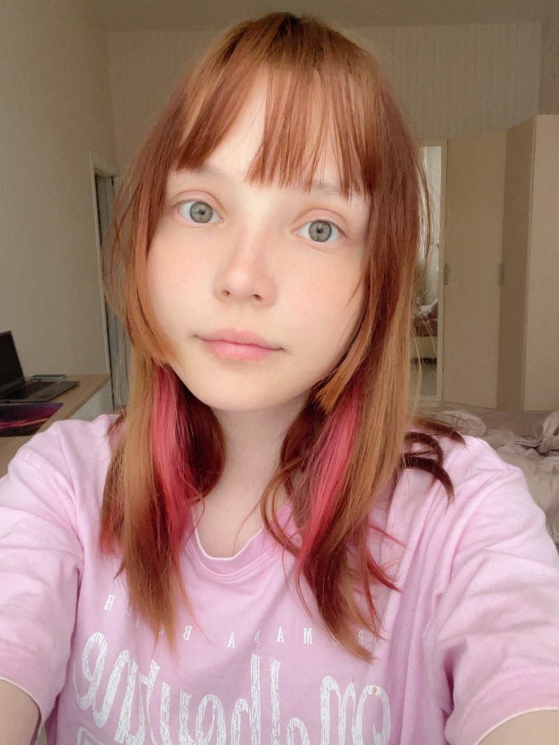 itotii正妹:最适合眼镜!神秘美少女《Alisa Pika Pika》细腰稚嫩脸蛋女友感十足!