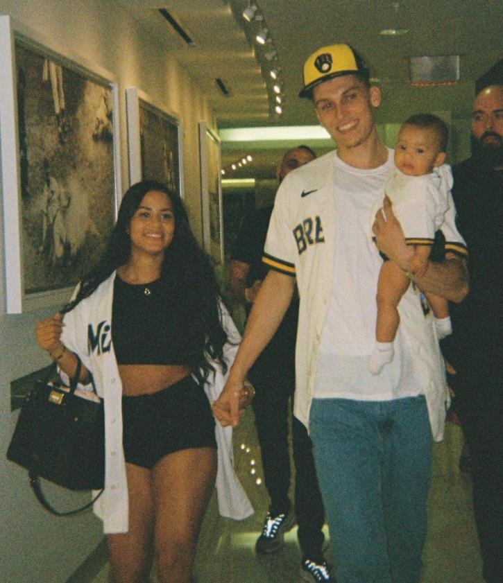 破除出轨传言?希罗INS祝女友28岁生日快乐 后者点赞并回复:?