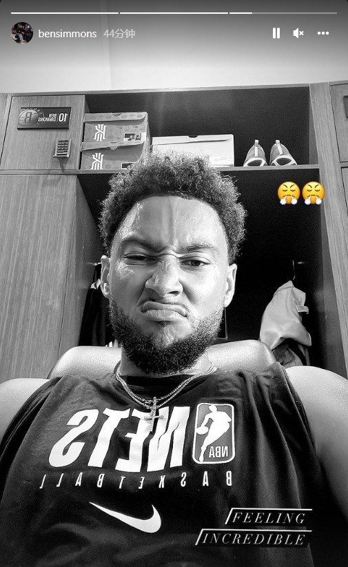 本西INS晒篮网更衣室自拍照:感觉不可思议!??