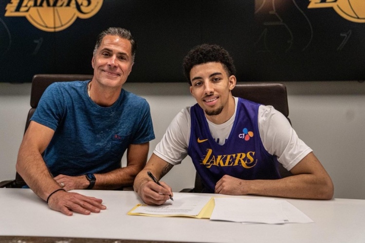 皮蓬发推:正式成为一名湖人球迷 向他们展示你的能力@小皮蓬