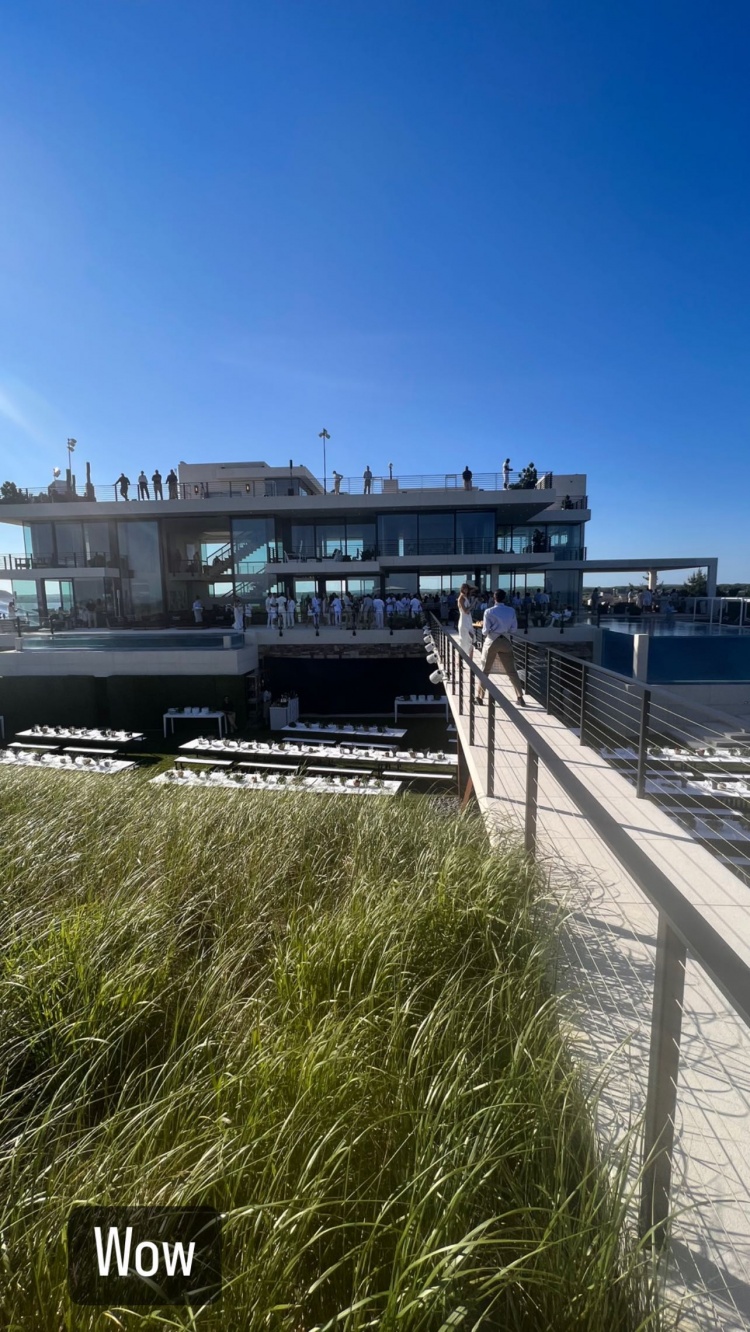 ?哈登恩比德塔克和好友一同前往76人前老板举办的派对