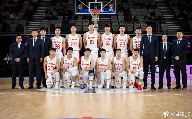 周琦晒照：感谢连日来球迷朋友和队友的支持 亚洲杯见！