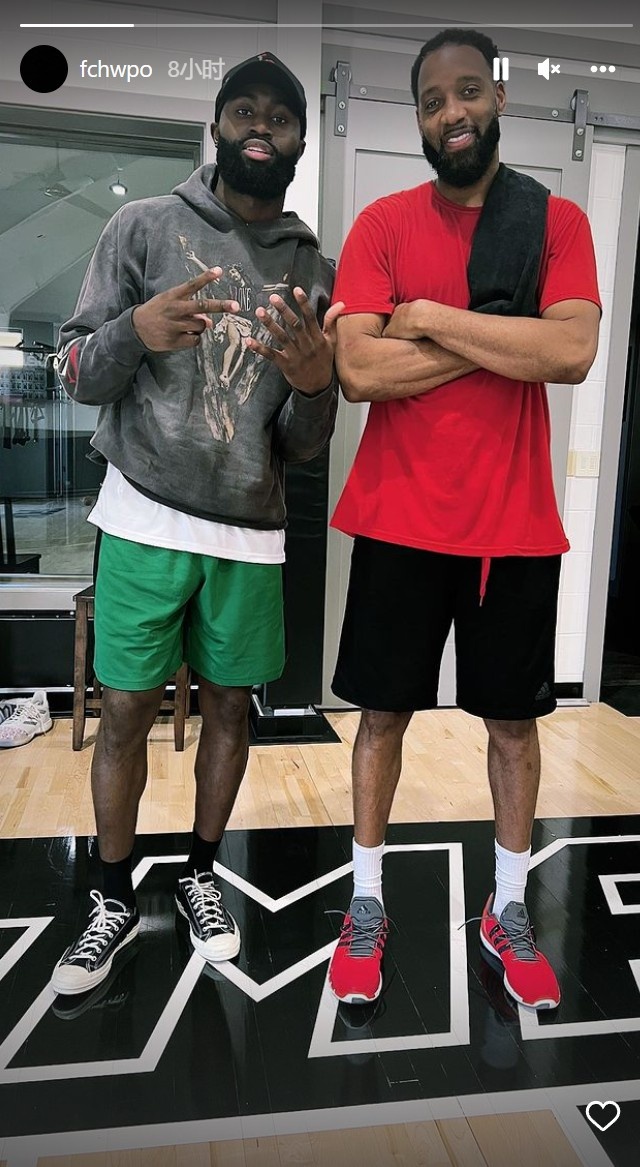 特训继续~杰伦-布朗晒与麦迪合照