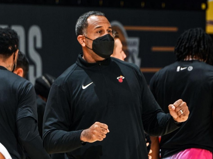 热火夏联主帅：前两场比赛后约维奇一直很歉疚 今天他做出了回应