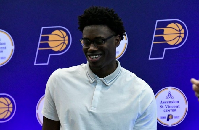 美记:杰伦-史密斯新签的两年合同中不包含任何选项