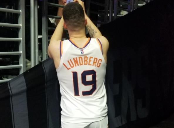 伦德伯格谈退出夏联:不想在没有合同的情况下冒险 我要养家