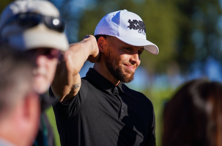 塔霍湖名人赛首日：大库里第10 老库里17 马猴52 巴克利71