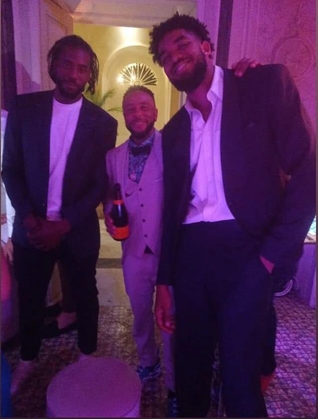 终于有你的消息！莱昂纳德&唐斯现身乔治婚礼