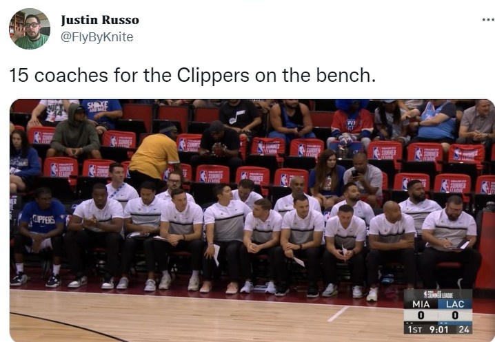 这准备上场吗?船记晒球队夏联比赛替补席:15名教练