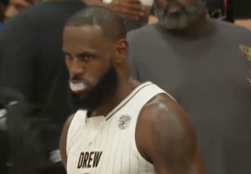 贝弗利发推：老詹今天疯狂了 这场比赛像NBA?