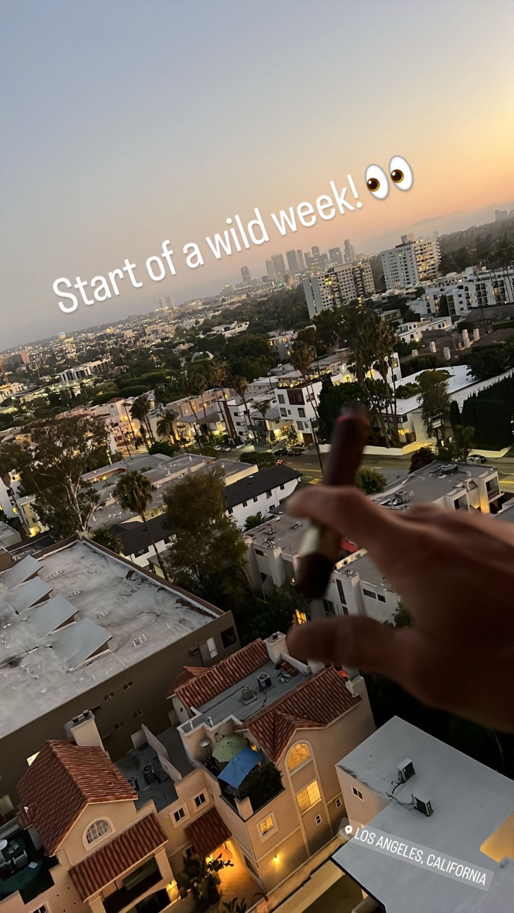 定位洛杉矶！库里INS晒抽雪茄动态：即将开始疯狂的一周?