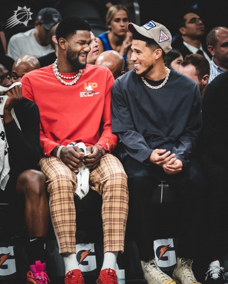 菲尼克斯的未来!太阳官推晒艾顿&布克开心合照