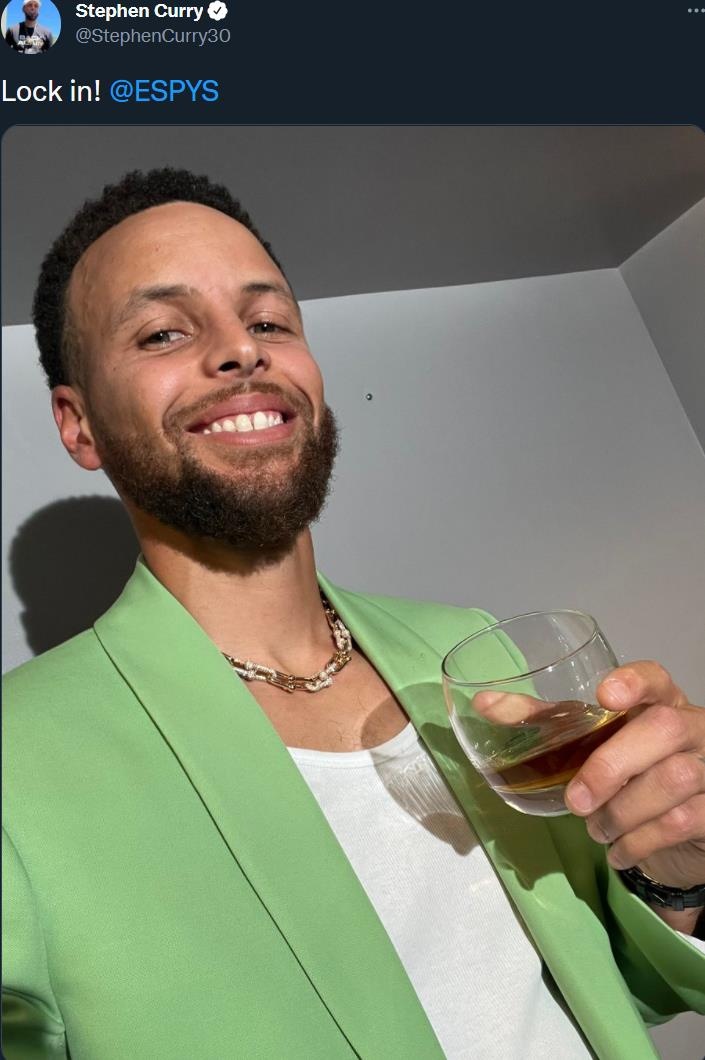 即将主持ESPY颁奖典礼！库里发推：保持专注