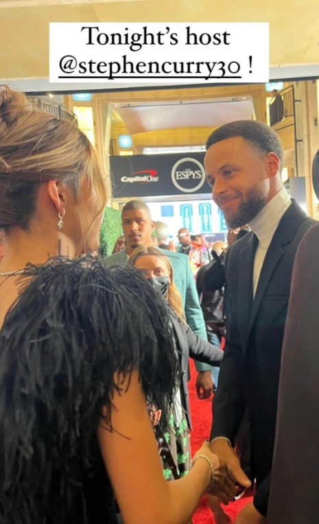 梦幻联动！美媒晒谷爱凌与库里和克莱分别合照