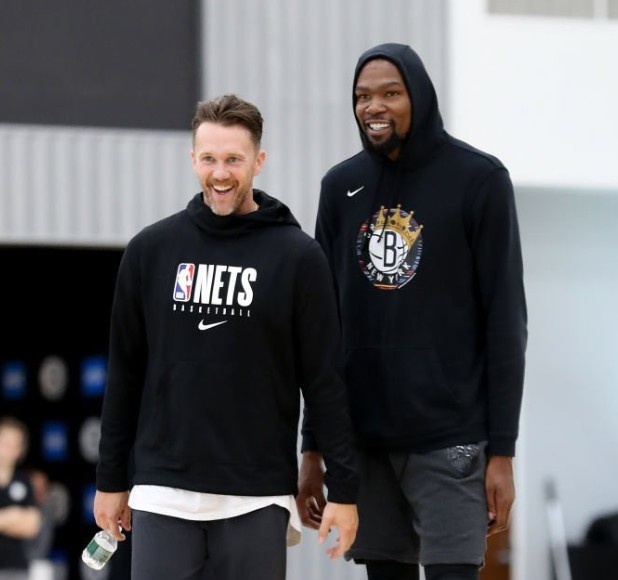 自媒体：KD仍和前篮网助教哈林顿一起训练 后者已经被球队解雇