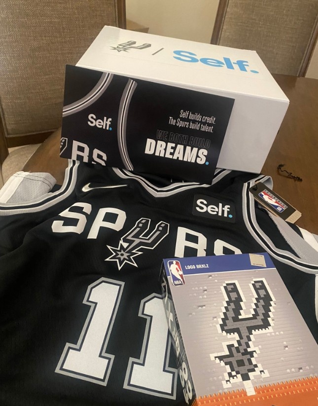 福利加码!马刺开启新赛季球迷礼包活动 多送一件普里莫球衣