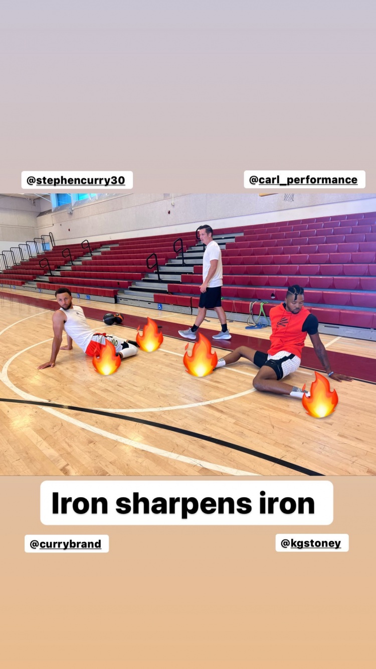 上脚库里新鞋？贝兹莫尔晒和库里一同训练动态