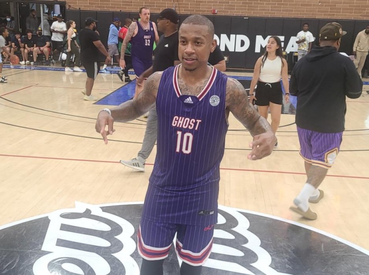 小托马斯德鲁联赛砍下45分&命中7记三分 率队大胜对手18分