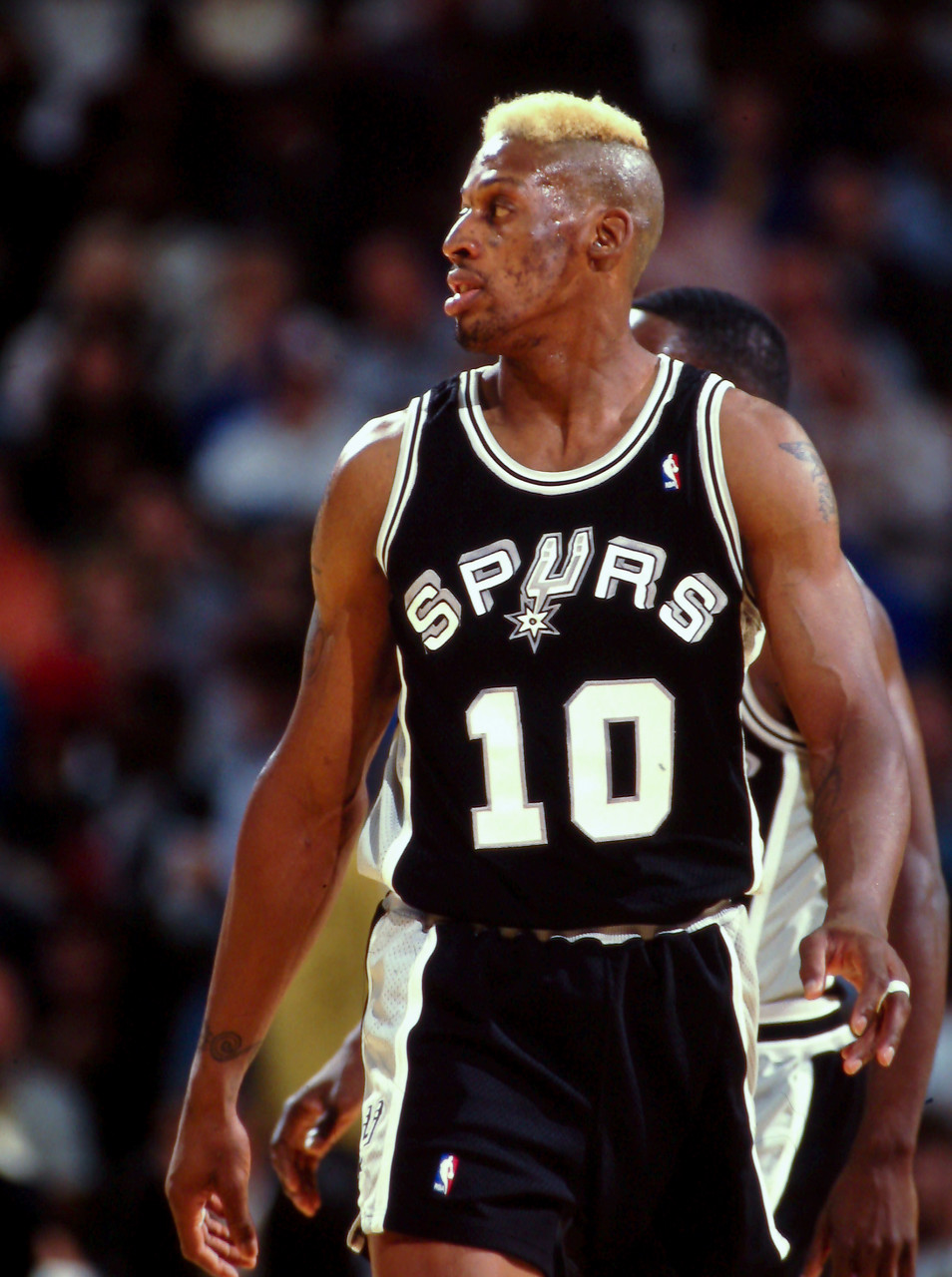 什么水平？罗德曼曾在单月内三次打出0分20板的数据