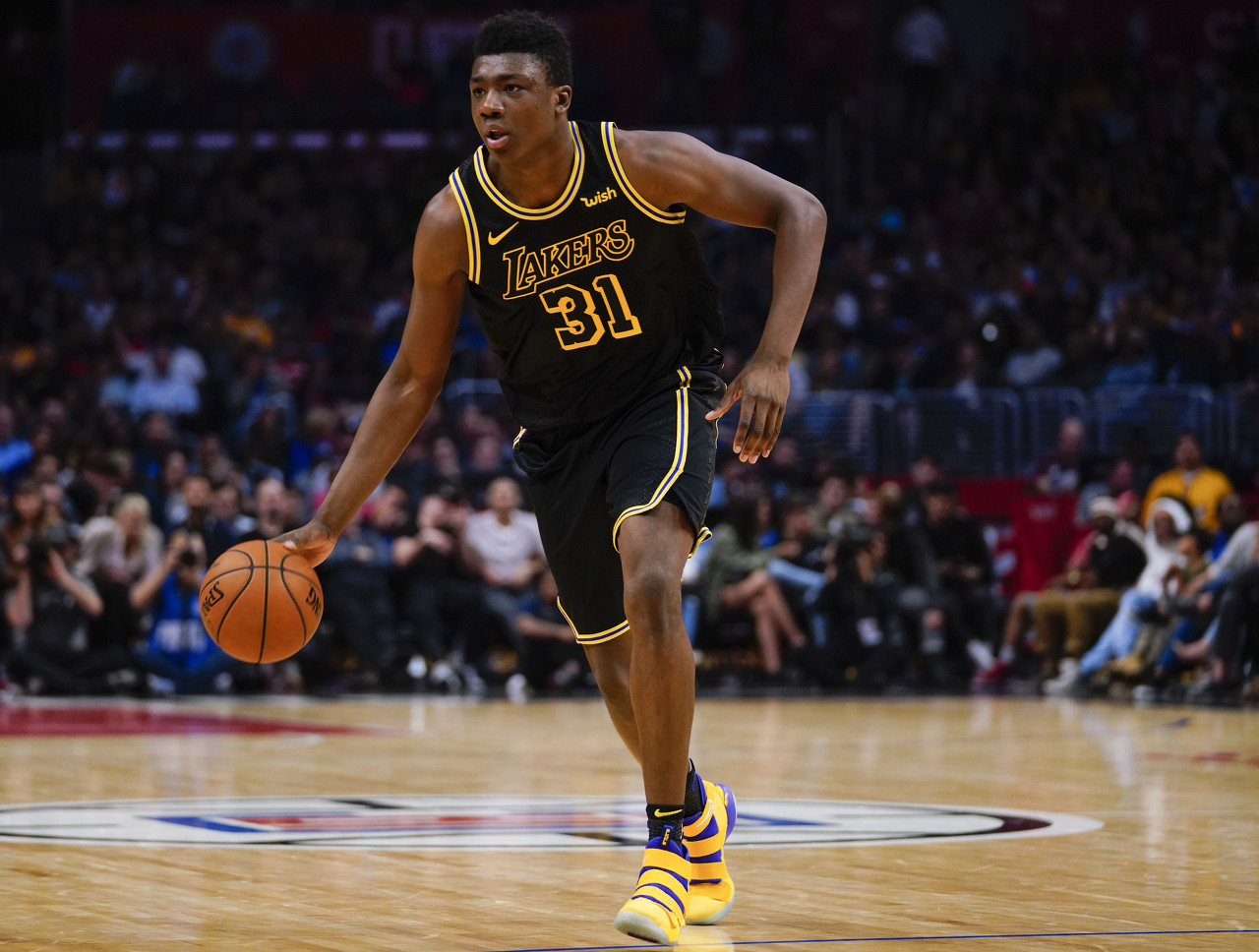 受伤病所阻仍全力逆袭，重返湖人的“拖布”会是魔兽第二？