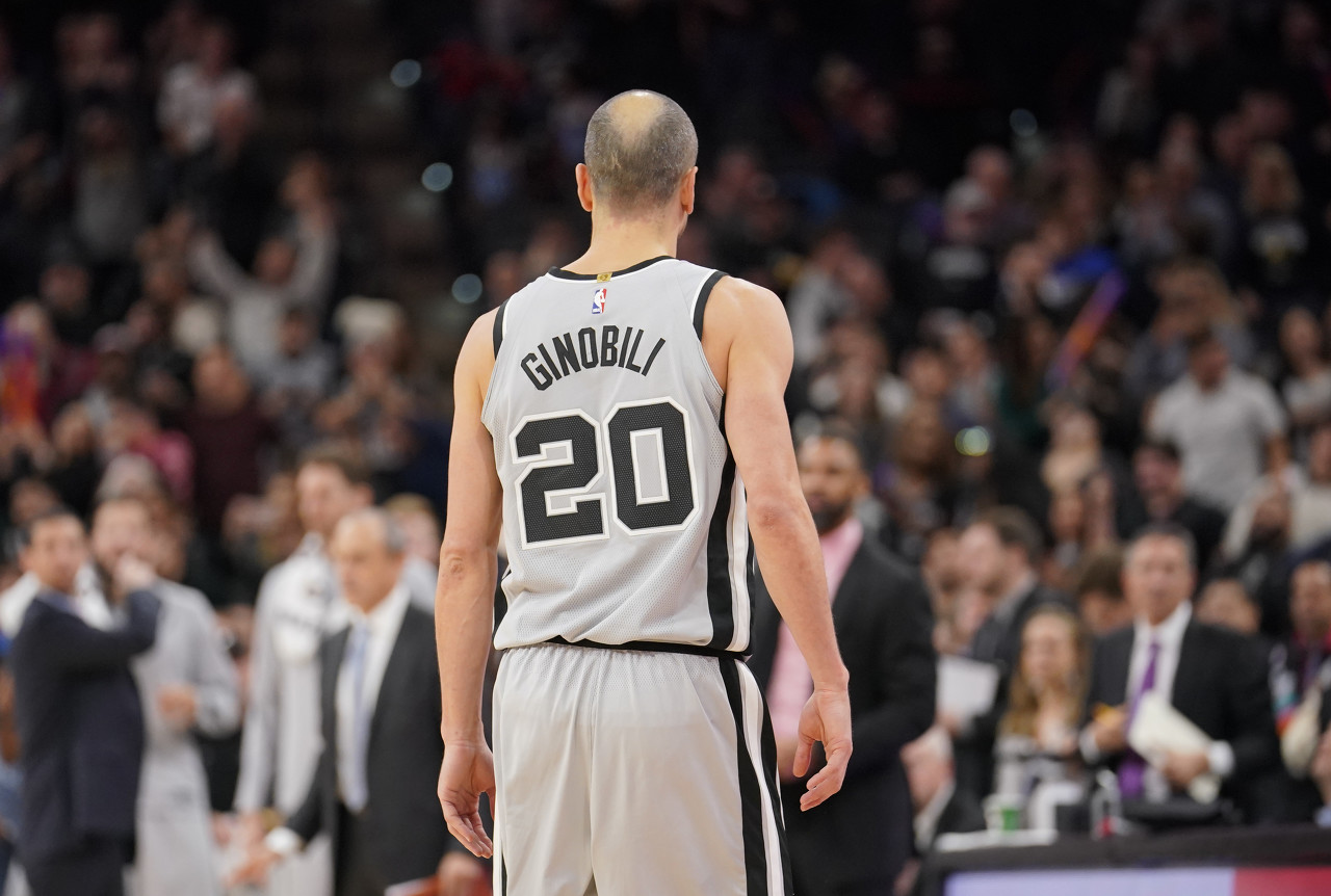 阿里纳斯质疑马努第六人地位 JR:那你倒说出5个比他强的呀