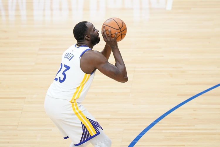 格威谈与追梦的垃圾话:他一拿球我就说“你TM赶紧投啊”