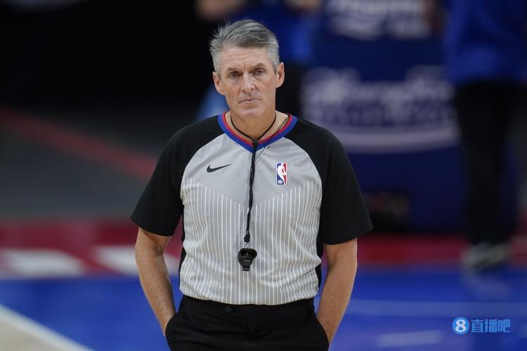 ?新规解读|?库里被犯规 追梦去罚球?——转换故意犯规