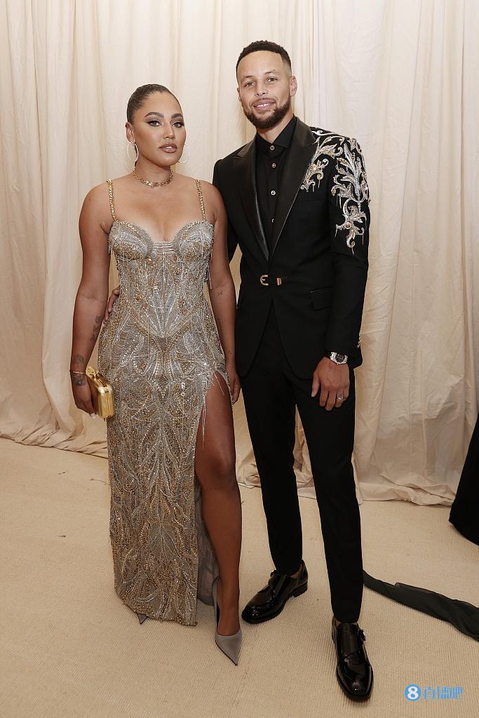 真“狗粮”！库里INS晒早餐照：?与阿耶莎共度周六的早晨