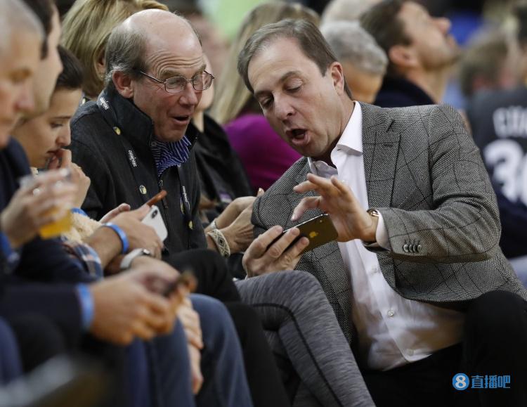 发钱了!没过奢侈税线的23支球队今日每队分得1045万6987美元