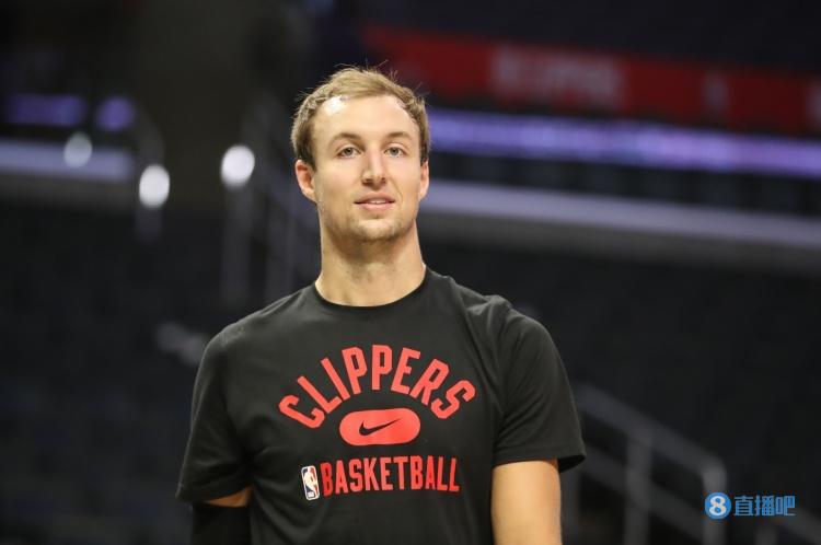 ?21-22赛季三分命中率肯纳德排名第一 前五球员均≤26岁