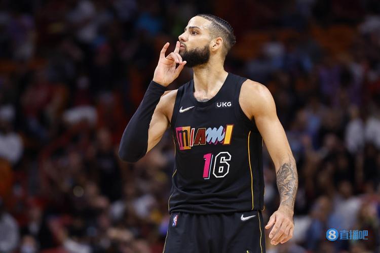 美记：科雷布-马丁合同中含15%交易保证金 最后一年球员选项