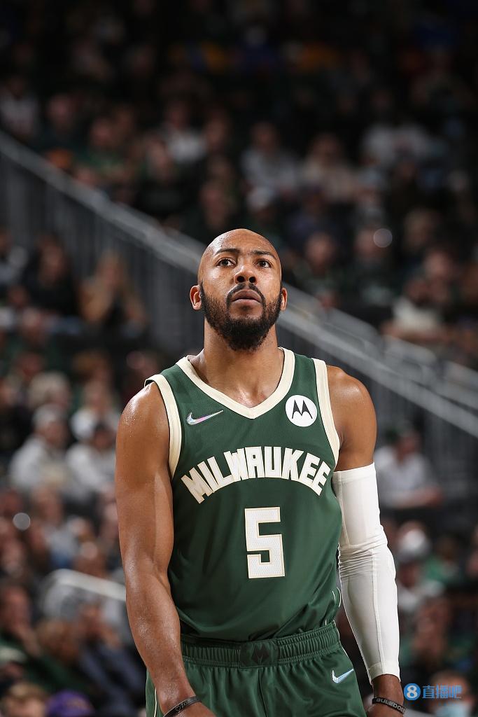 雄鹿官方:球队正式与杰旺-卡特签下两年续约合同