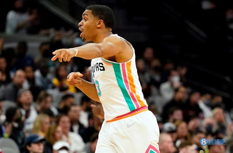 4年8000万!马刺官方:球队正式续约凯尔登-约翰逊!