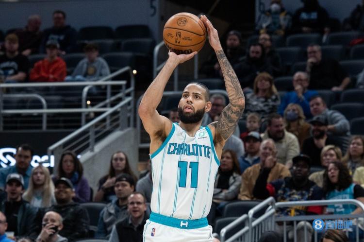 Shams：受限制自由球员科迪-马丁以4年3200万续约黄蜂