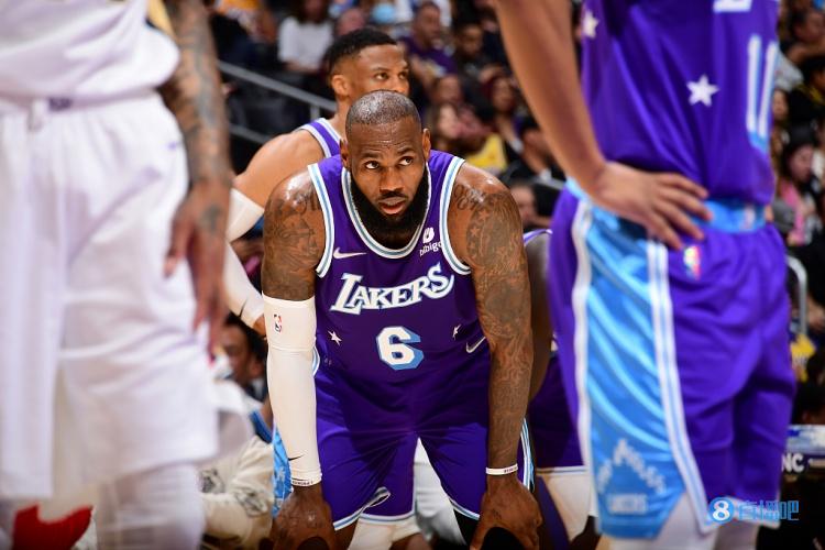 队记:詹姆斯就欧文施压 珍妮的推特与此有关 双方对引援有分歧